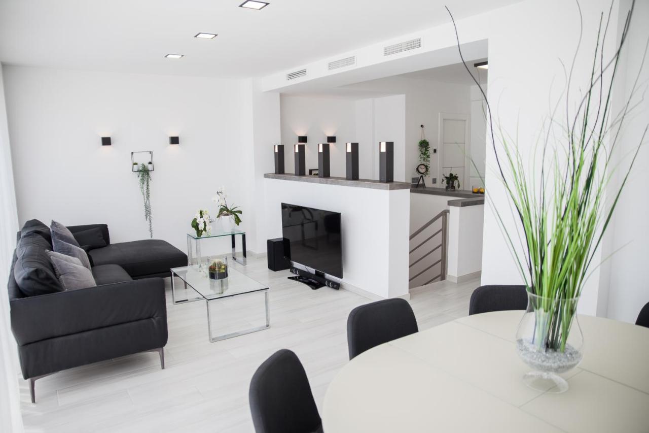 Spacious 200 Sq.M. Penthouse With Sea View Terraces ตอร์เรโมลิโนส ภายนอก รูปภาพ