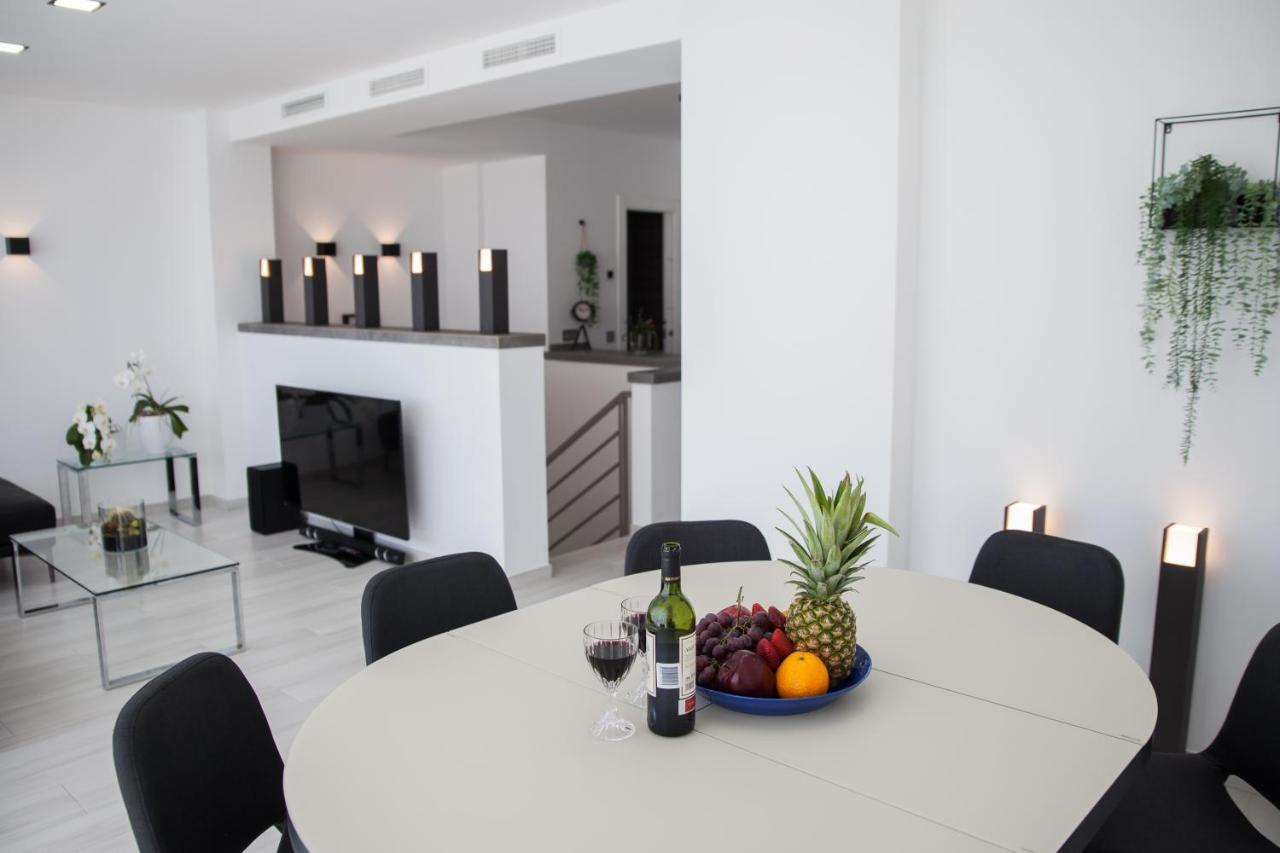 Spacious 200 Sq.M. Penthouse With Sea View Terraces ตอร์เรโมลิโนส ภายนอก รูปภาพ