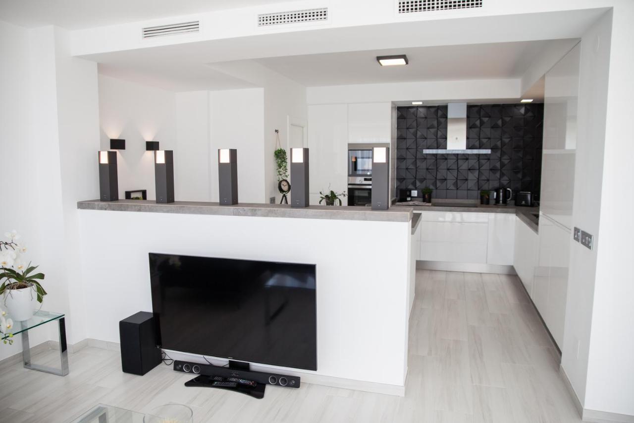 Spacious 200 Sq.M. Penthouse With Sea View Terraces ตอร์เรโมลิโนส ภายนอก รูปภาพ