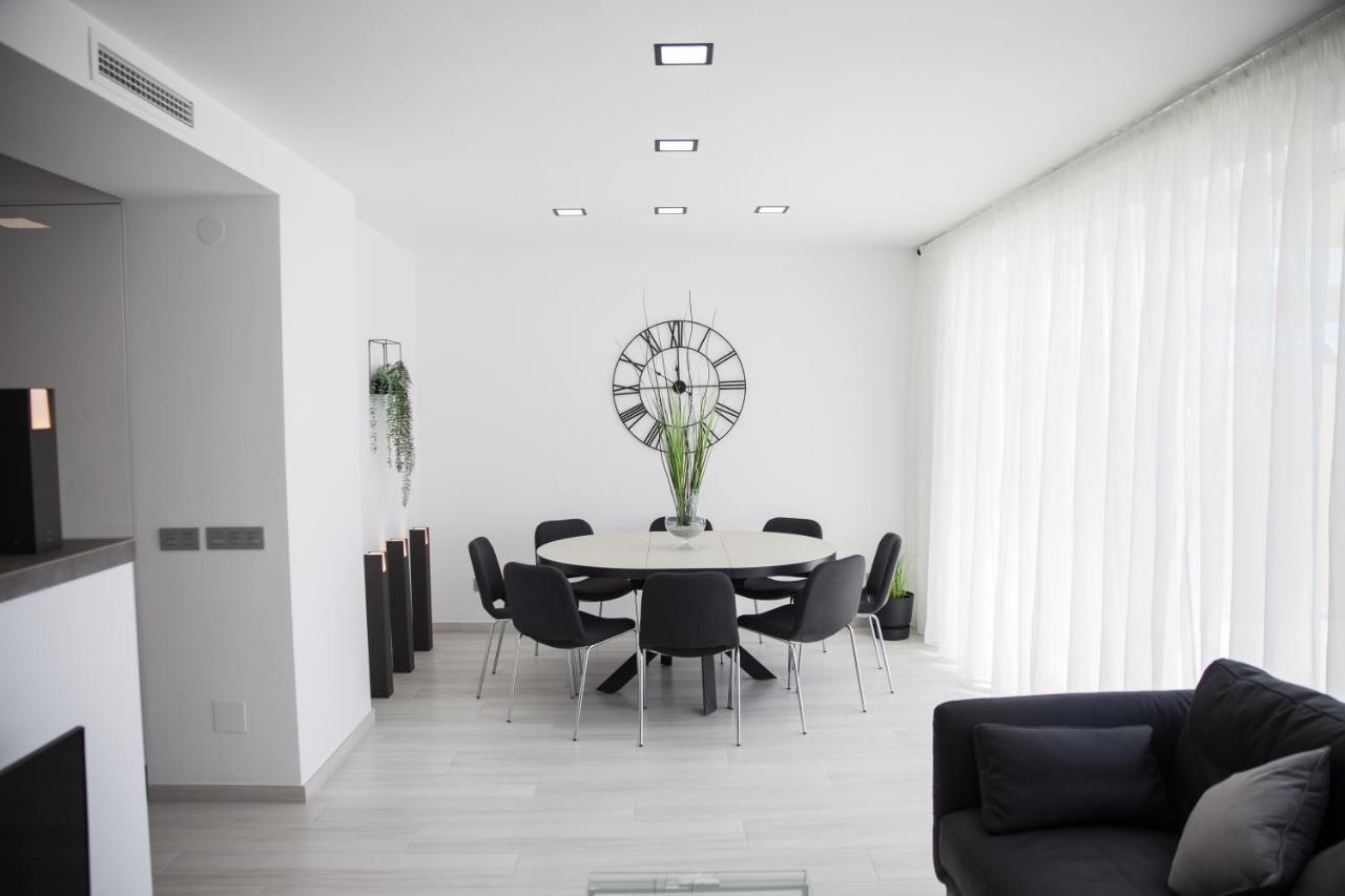 Spacious 200 Sq.M. Penthouse With Sea View Terraces ตอร์เรโมลิโนส ภายนอก รูปภาพ