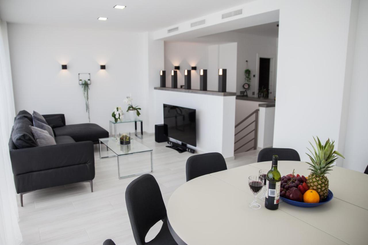 Spacious 200 Sq.M. Penthouse With Sea View Terraces ตอร์เรโมลิโนส ภายนอก รูปภาพ